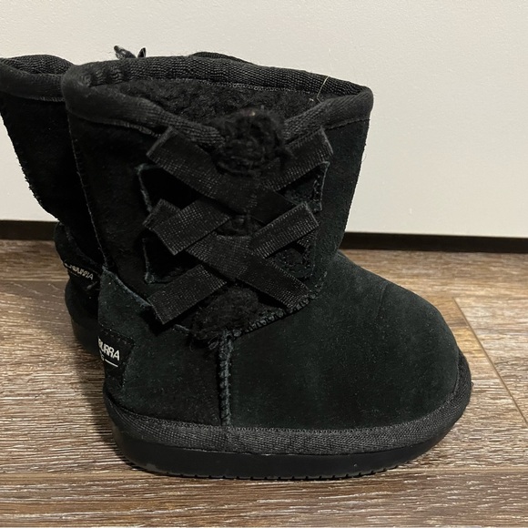 KOOLABURRA By UGG YOUTH Victoria Short Boots Black Size  5 - Picture 1 of 6